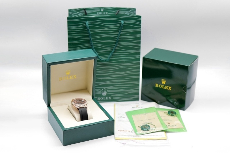 롤렉스 스카이드웰러 러버밴드