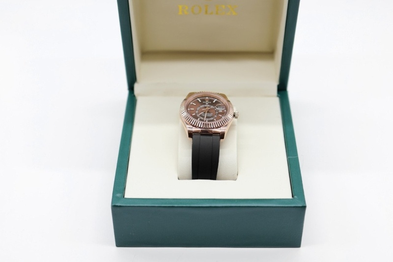 롤렉스 스카이드웰러 러버밴드