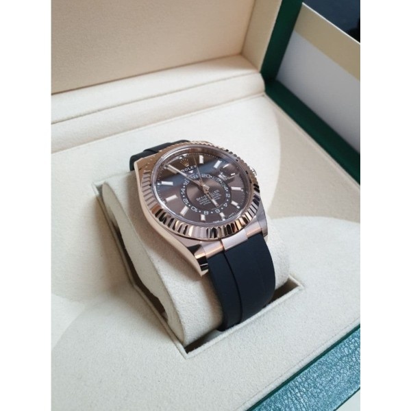 롤렉스 스카이드웰러 러버밴드