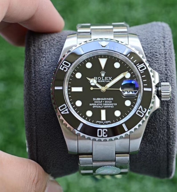 롤렉스 서브마리너 블랙 다이얼 - 풀박스 (극소량 입고)