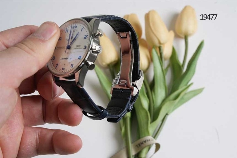 IWC 포르투기저 크로노그래프 레더 스트랩 워치