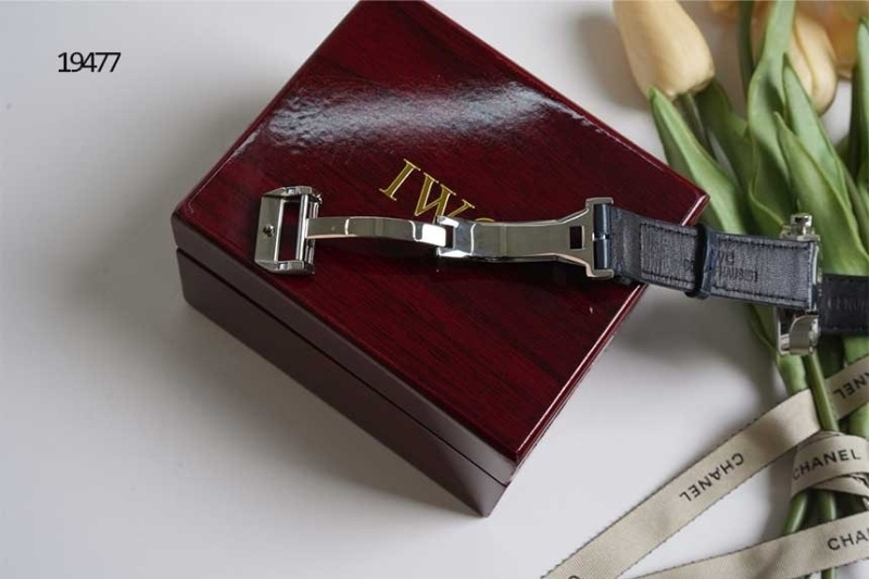 IWC 포르투기저 크로노그래프 레더 스트랩 워치