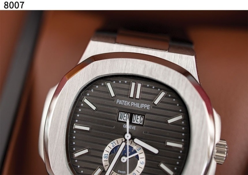 파텍필립 노틸러스 애뉴얼 캘린더