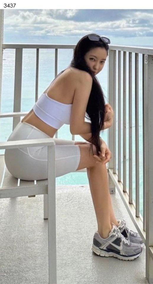 나이키 줌 보메로5 스니커즈