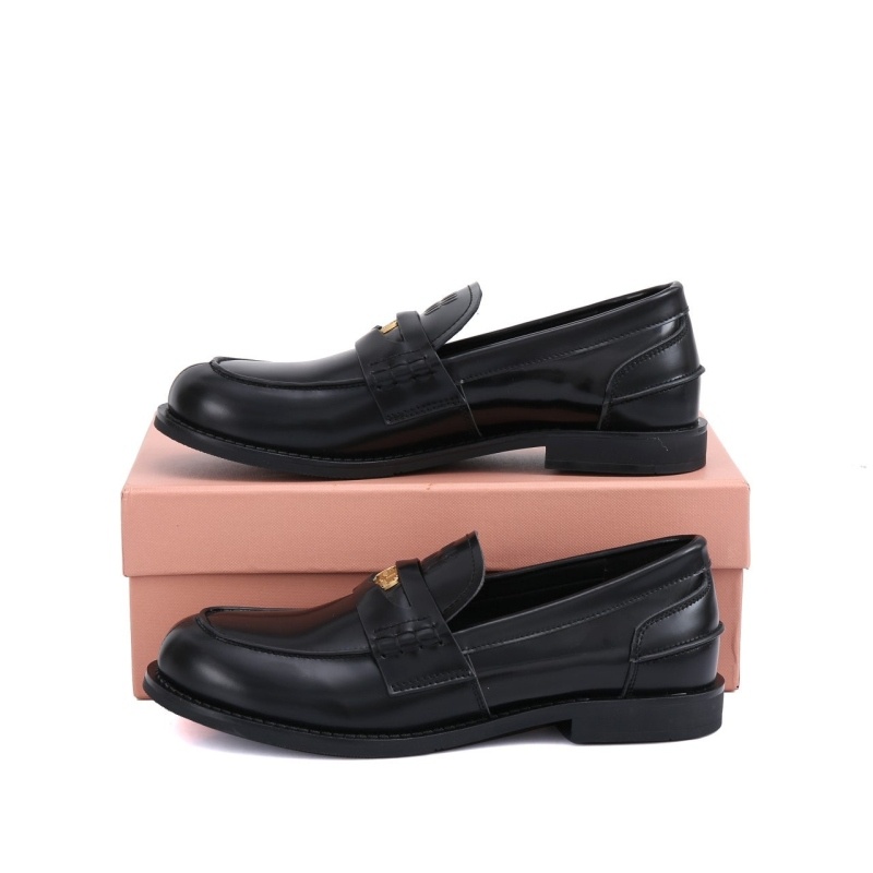 미우미우 여성 브러쉬드 가죽 페니 로퍼