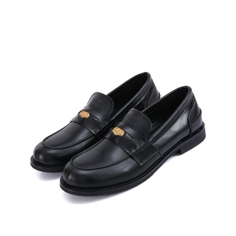 미우미우 여성 브러쉬드 가죽 페니 로퍼