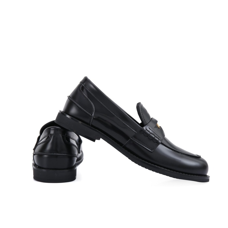 미우미우 여성 브러쉬드 가죽 페니 로퍼