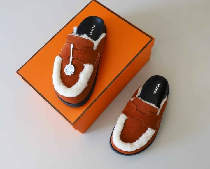 에르메스 스웨이드 고(GO) 뮬 슬리퍼