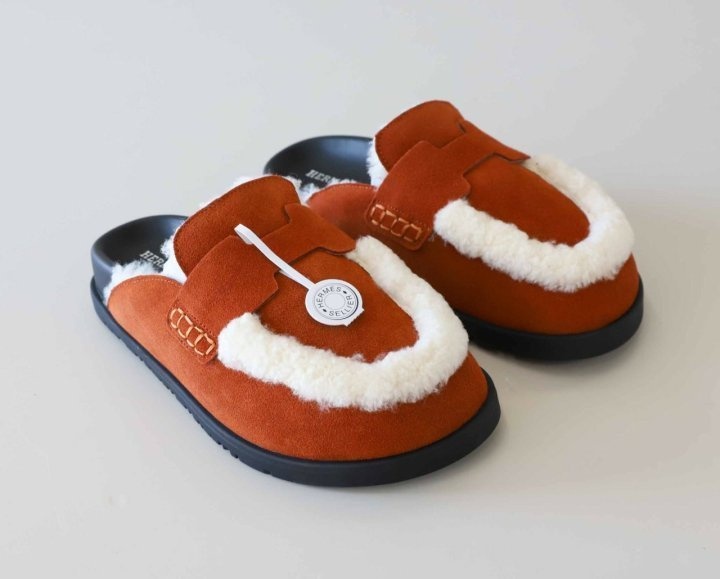 에르메스 스웨이드 고(GO) 뮬 슬리퍼