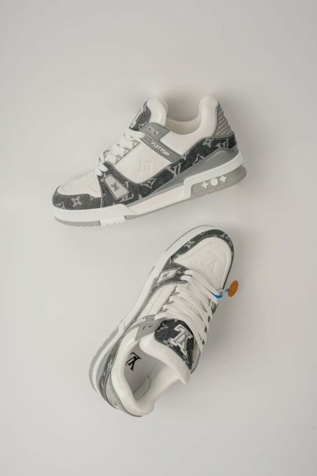 루이비통 LV 트레이너 스니커즈 - 그레이