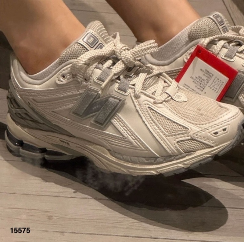 뉴발란스 1906RE 레인클라우드 아이보리