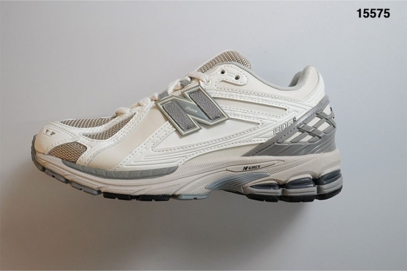 뉴발란스 1906RE 레인클라우드 아이보리