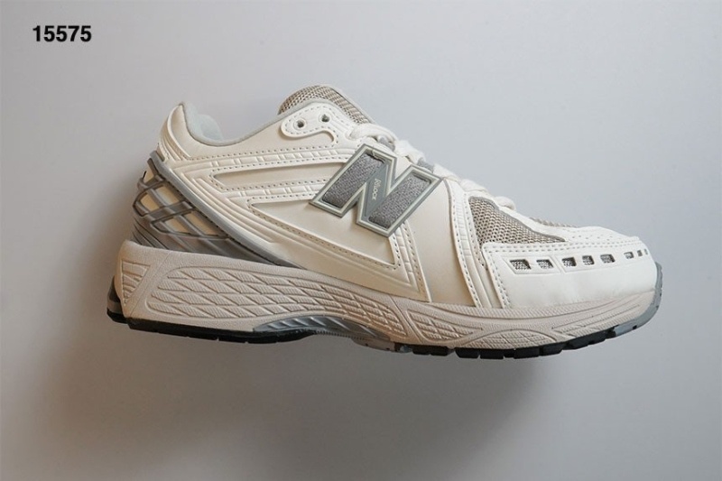 뉴발란스 1906RE 레인클라우드 아이보리