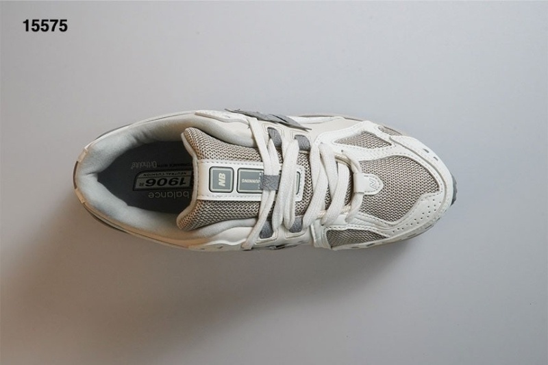 뉴발란스 1906RE 레인클라우드 아이보리