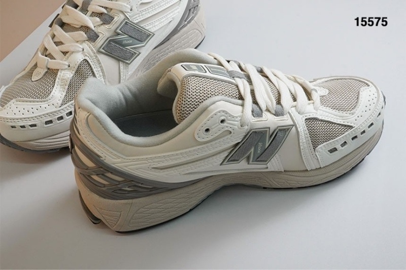 뉴발란스 1906RE 레인클라우드 아이보리