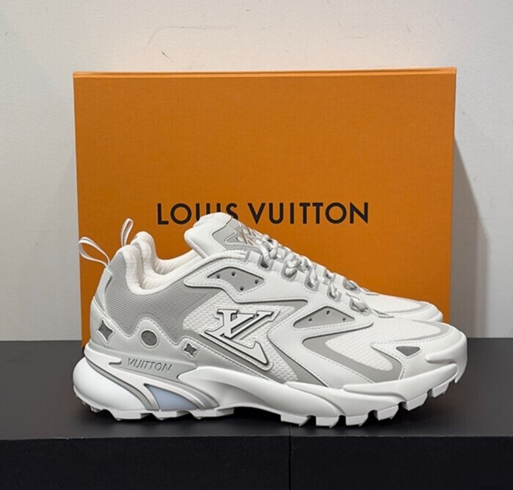 루이비통 러너 스니커즈 화이트 그레이 -풀박스-