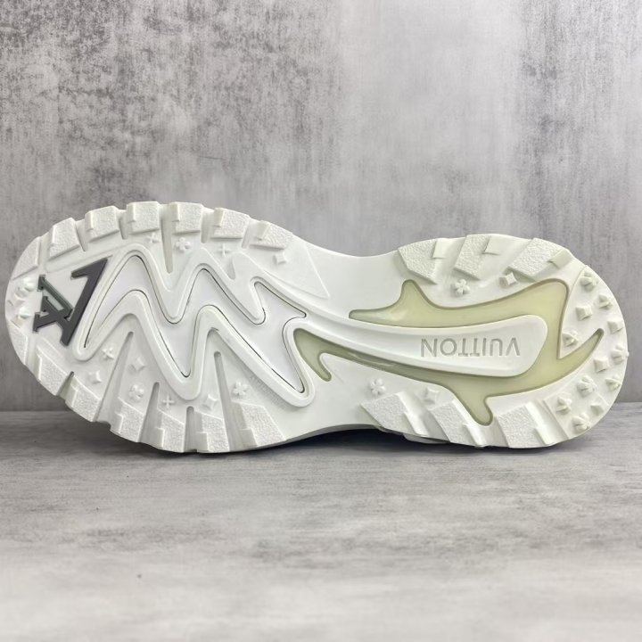 루이비통 러너 스니커즈 화이트 그레이 -풀박스-