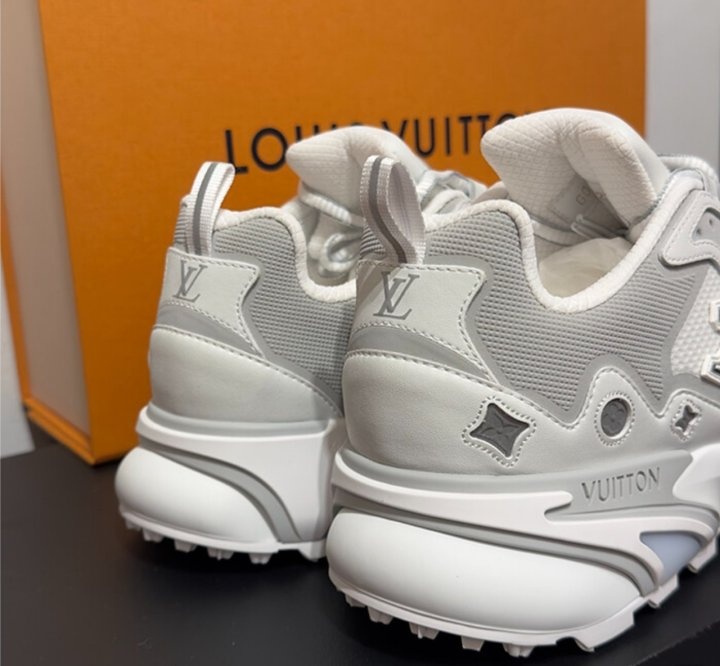 루이비통 러너 스니커즈 화이트 그레이 -풀박스-