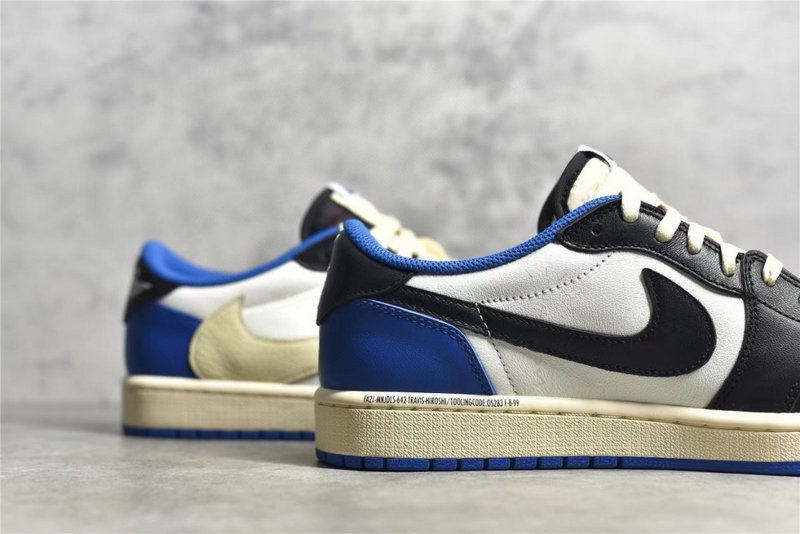 나이키 x 트래비스 스캇 x 프라그먼트 조던1 레트로 로우 OG SP 밀리터리 블루