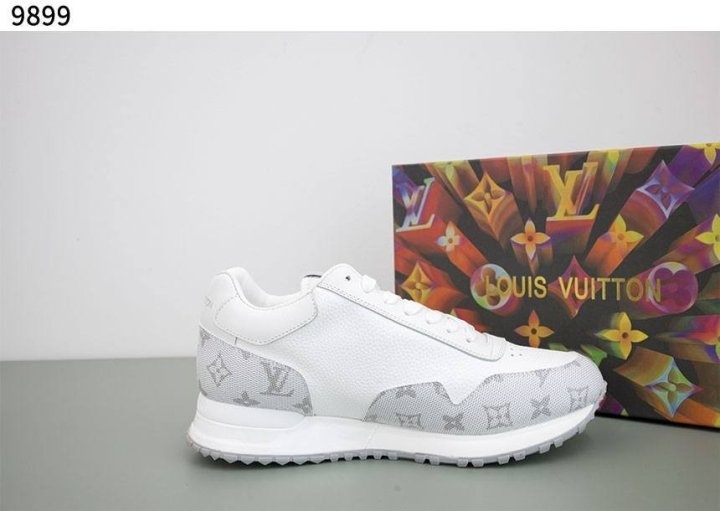 루이비통 런 어웨이 스니커즈