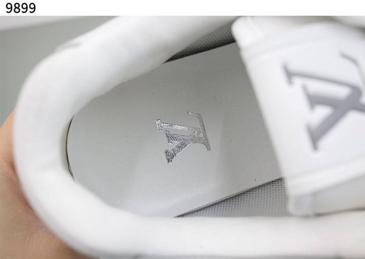 루이비통 런 어웨이 스니커즈