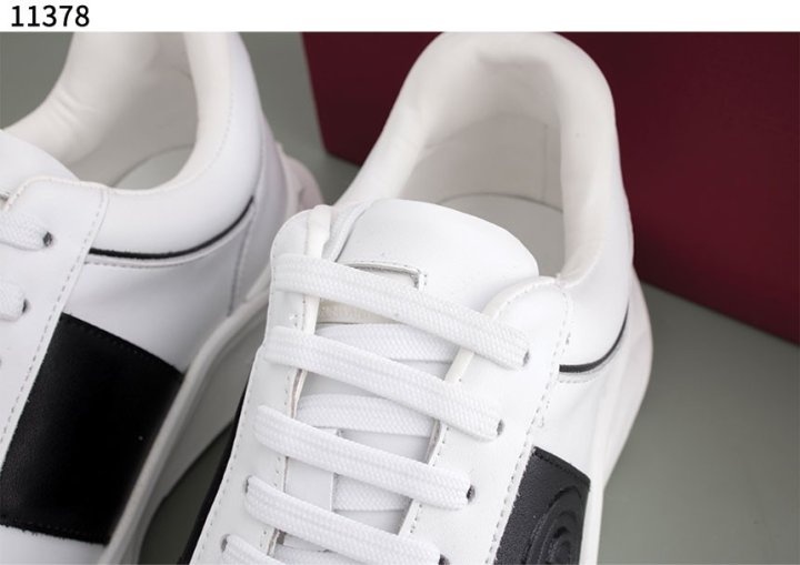 발렌티노 배색 레더 스니커즈