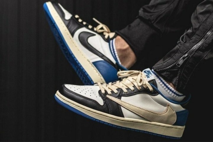 나이키 x 트래비스 스캇 신발 레플리카 에어조던1 로우 캑터스 잭 로얄