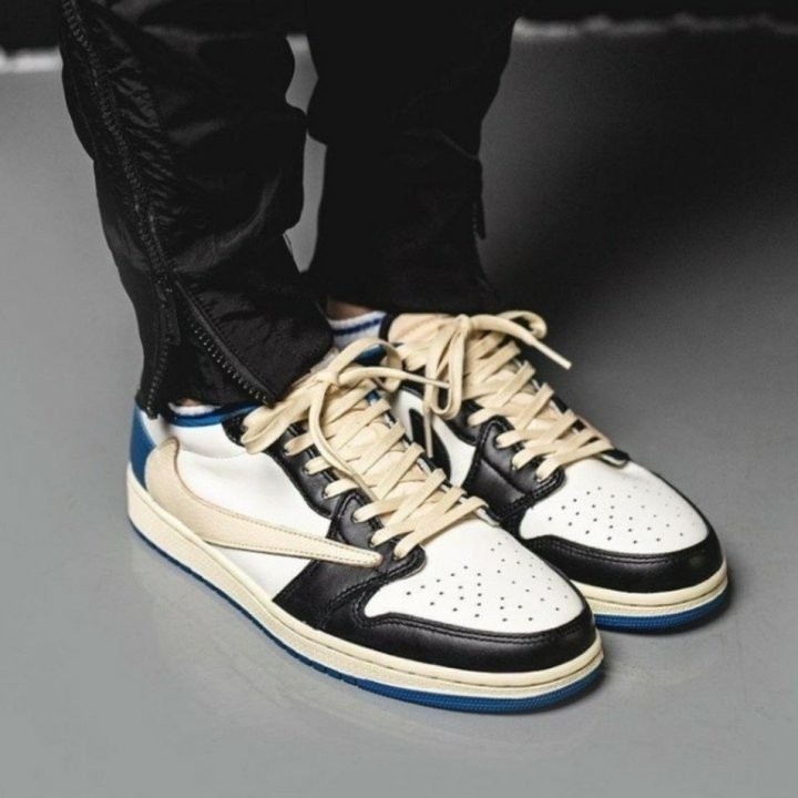 나이키 x 트래비스 스캇 신발 레플리카 에어조던1 로우 캑터스 잭 로얄