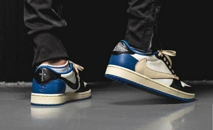 나이키 x 트래비스 스캇 신발 레플리카 에어조던1 로우 캑터스 잭 로얄