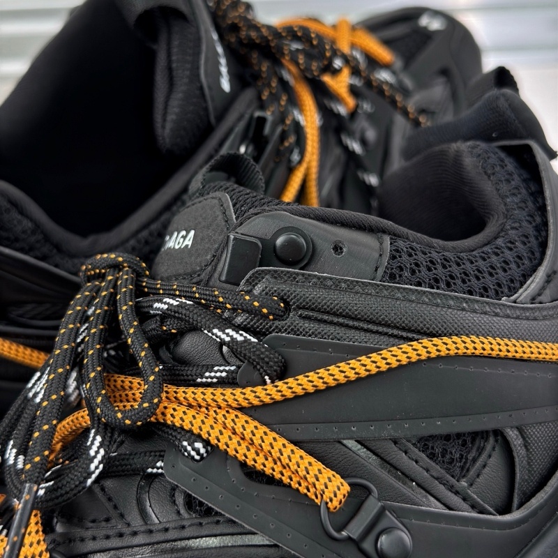 발렌시아가 트랙 트레일 레이스 스니커즈 블랙/오렌지