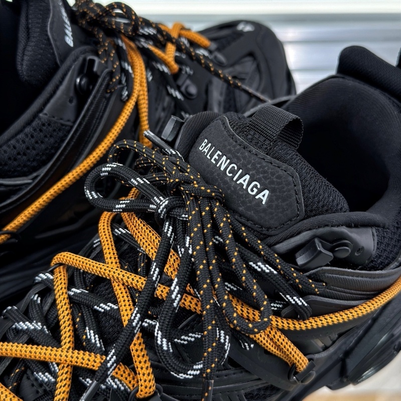 발렌시아가 트랙 트레일 레이스 스니커즈 블랙/오렌지