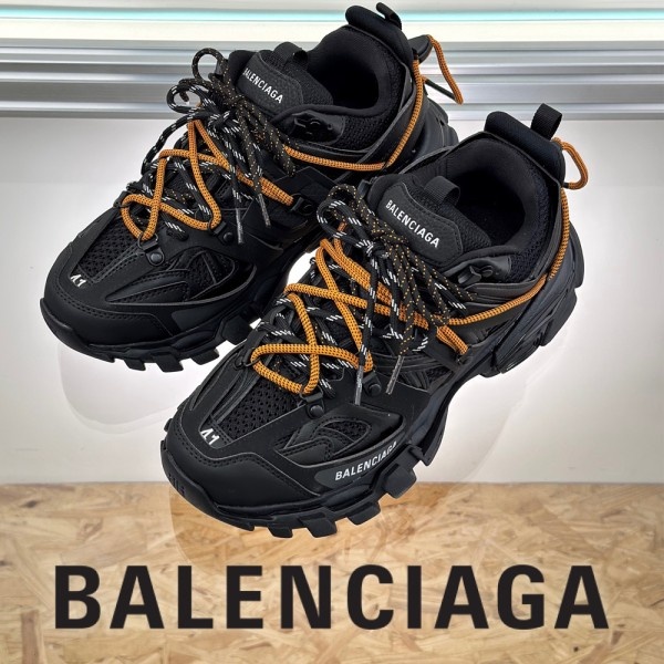 발렌시아가 트랙 트레일 레이스 스니커즈 블랙/오렌지