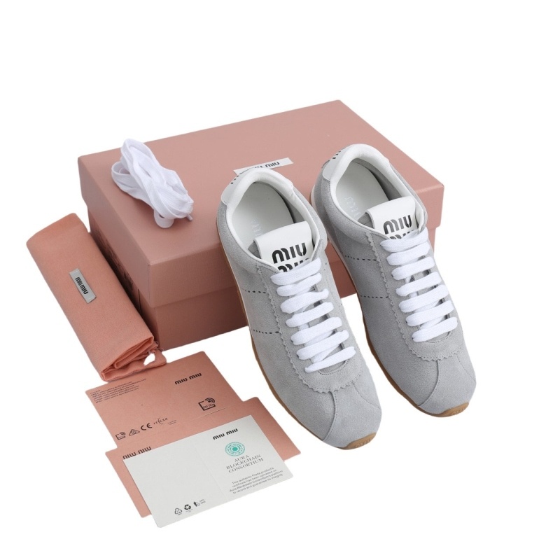 미우미우 여성 플룸 스웨이드 스니커즈 - 2 Color