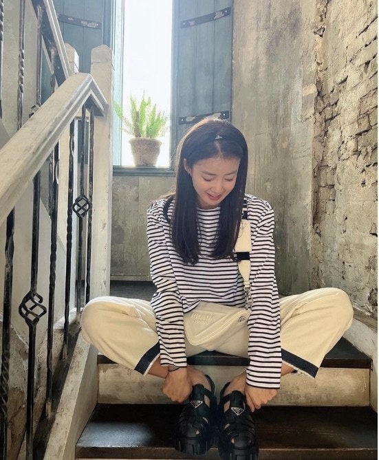 프라다 여성 러버 모놀리스 샌들