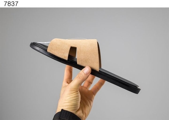 에르메스 남성 이즈미르 스웨이드 샌들 - 베이지