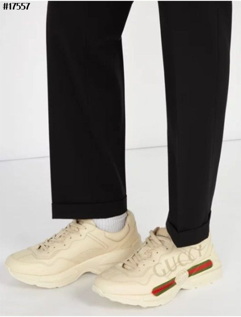 구찌 띠로고 라이톤 레더 스니커즈