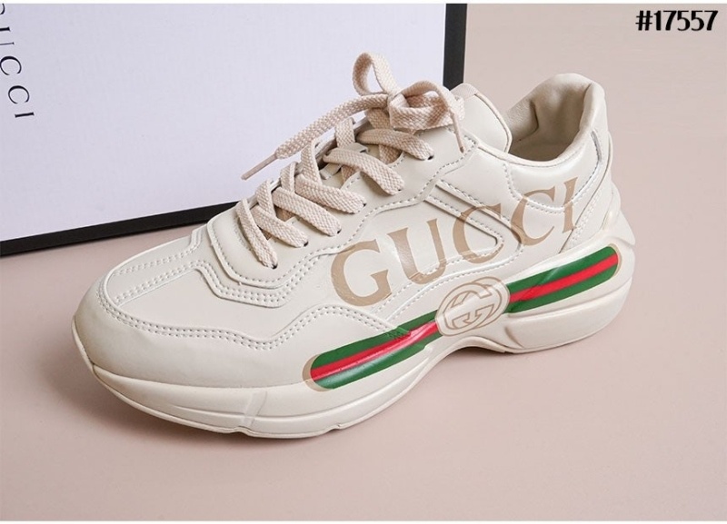 구찌 띠로고 라이톤 레더 스니커즈