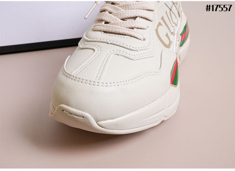 구찌 띠로고 라이톤 레더 스니커즈