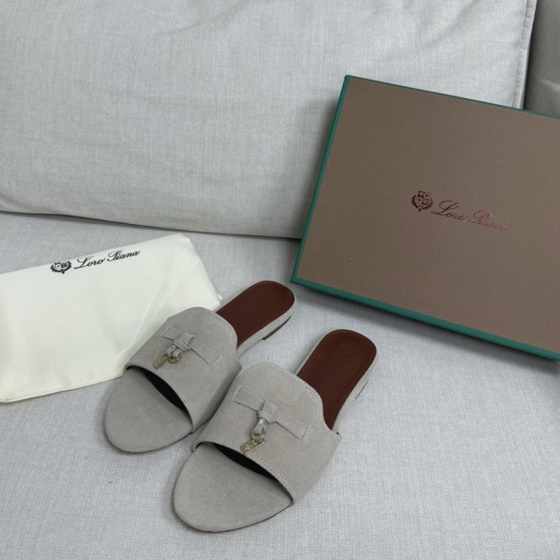 로로피아나 썸머 참스 스웨이드 샌들 뮬 슬리퍼