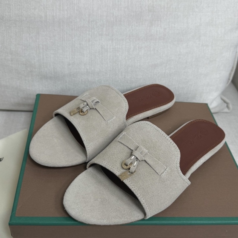 로로피아나 썸머 참스 스웨이드 샌들 뮬 슬리퍼