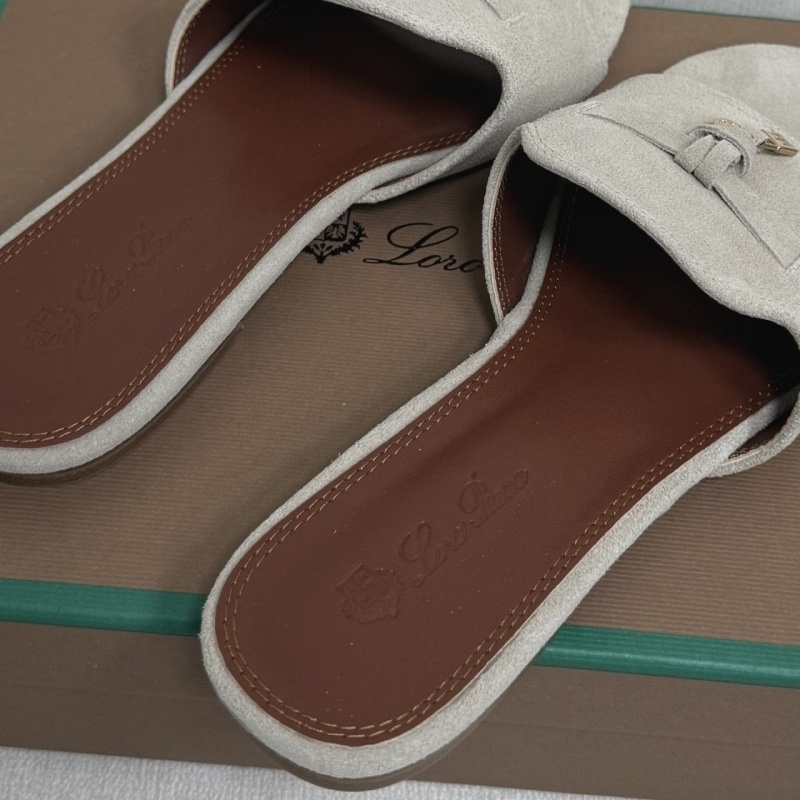 로로피아나 썸머 참스 스웨이드 샌들 뮬 슬리퍼