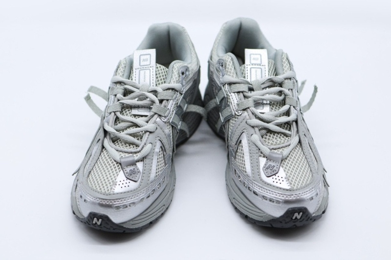 뉴발란스 1906 실버그레이