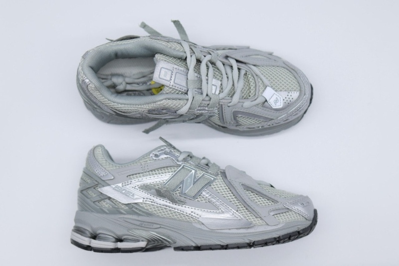 뉴발란스 1906 실버그레이