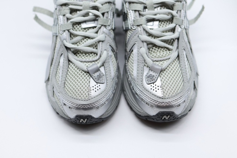 뉴발란스 1906 실버그레이