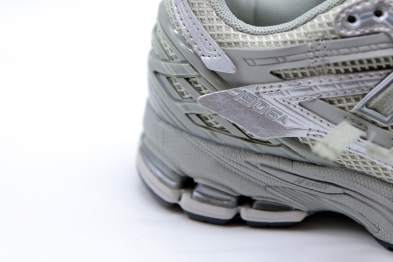 뉴발란스 1906 실버그레이