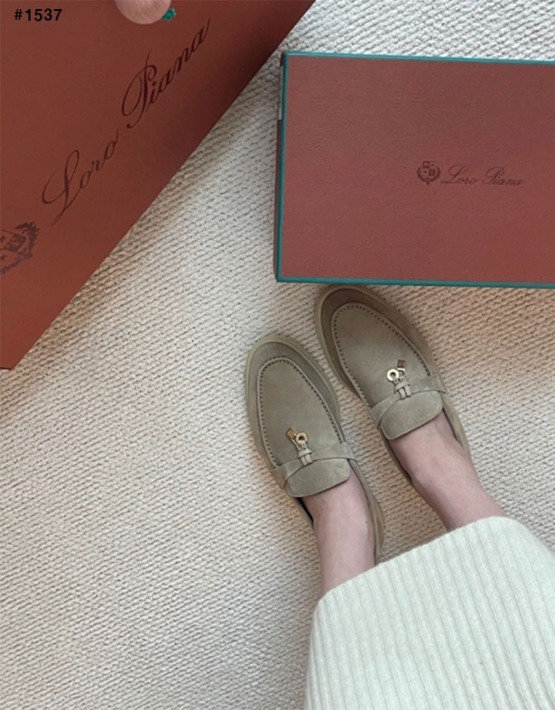 로로피아나 여성 썸머 참 워크 스웨이드 카프스킨 파우더 펄 로퍼