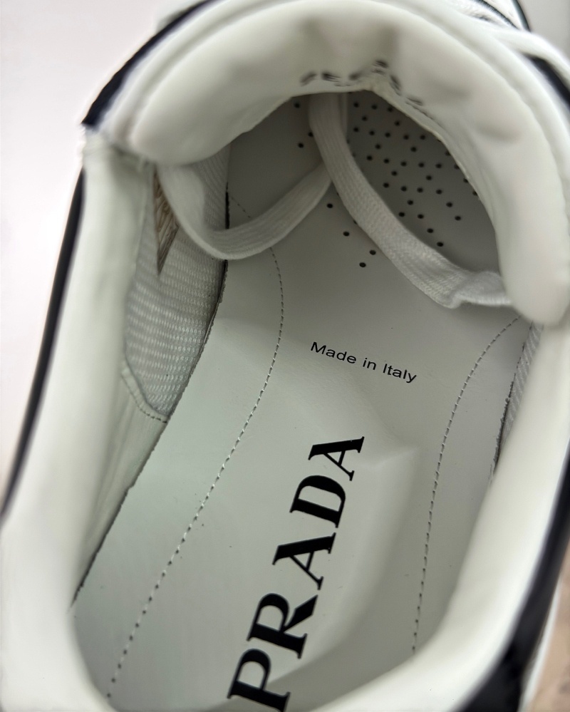 프라다 다운타운 스니커즈 - 화이트블랙