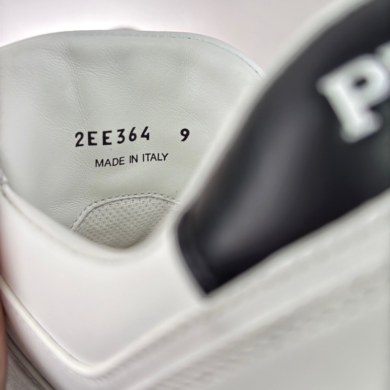 프라다 다운타운 스니커즈 - 화이트블랙