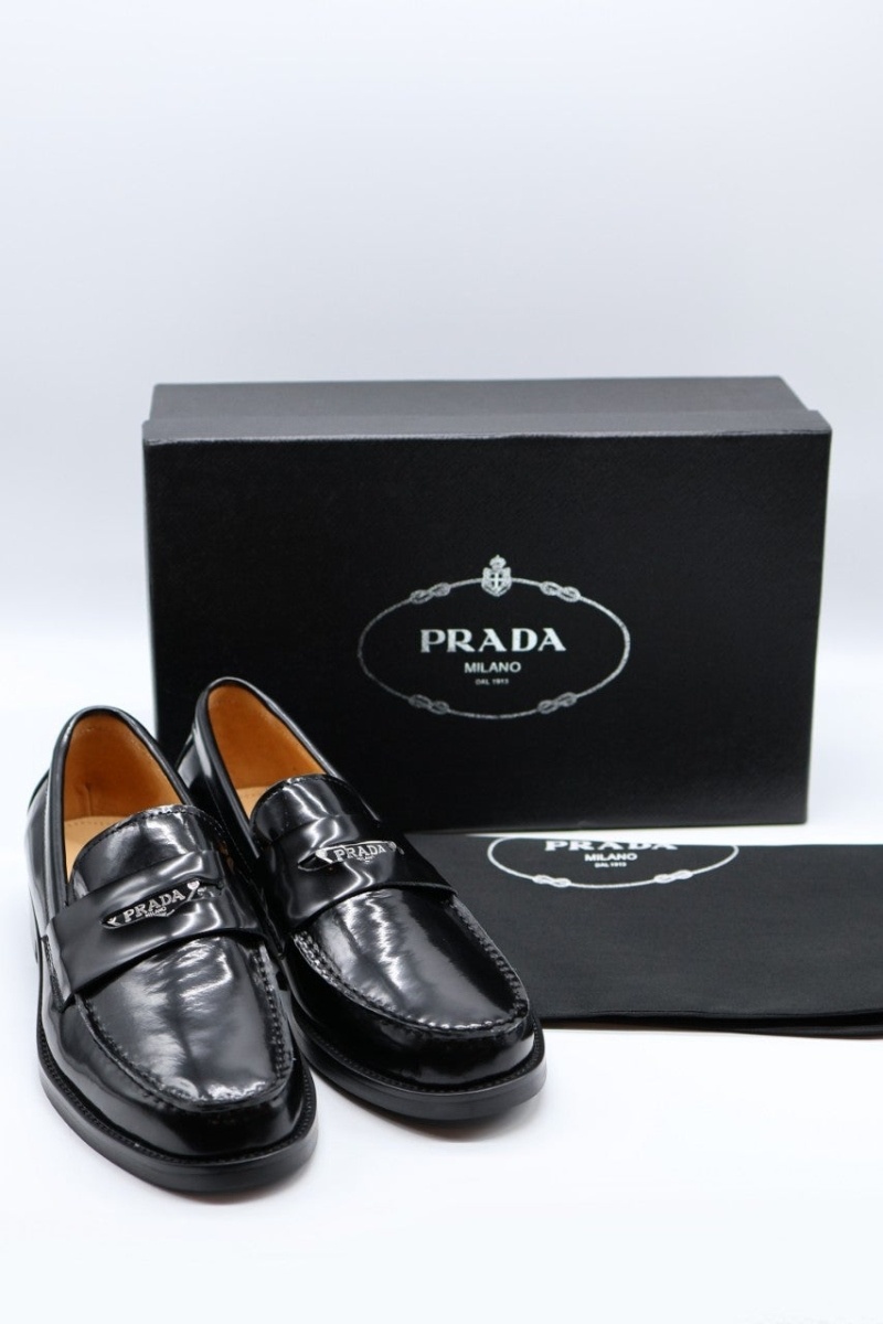 프라다 브러쉬드 가죽 로퍼