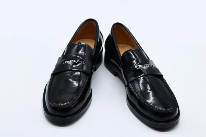 프라다 브러쉬드 가죽 로퍼